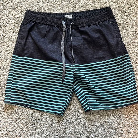 Men’s Bathing Suit Bundle - Picture 4 of 8